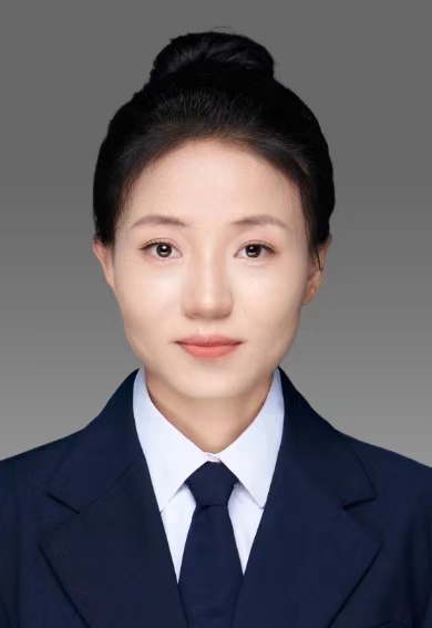 李娜    实习律师
